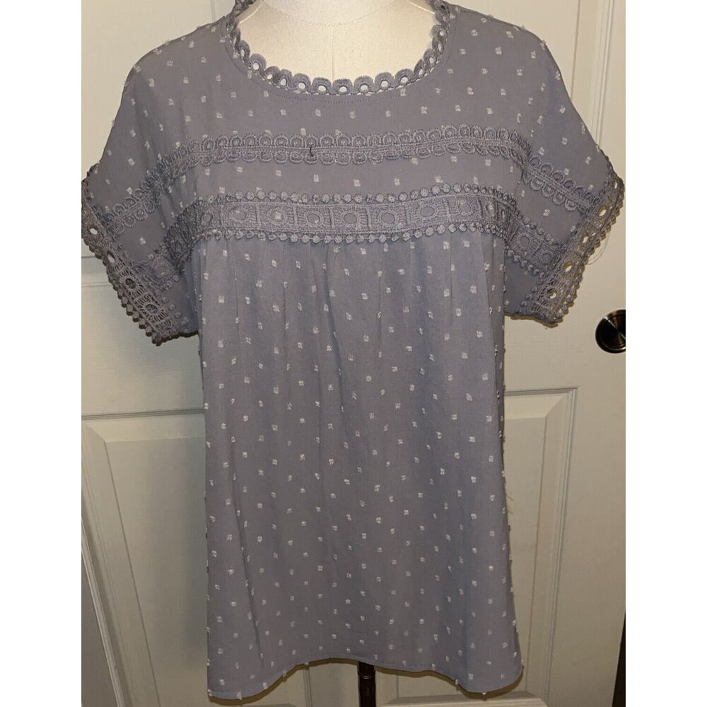 Dokotoo Womens Top, Size Small ,Light Gray With Crochet Accents, Short Sleeve’s